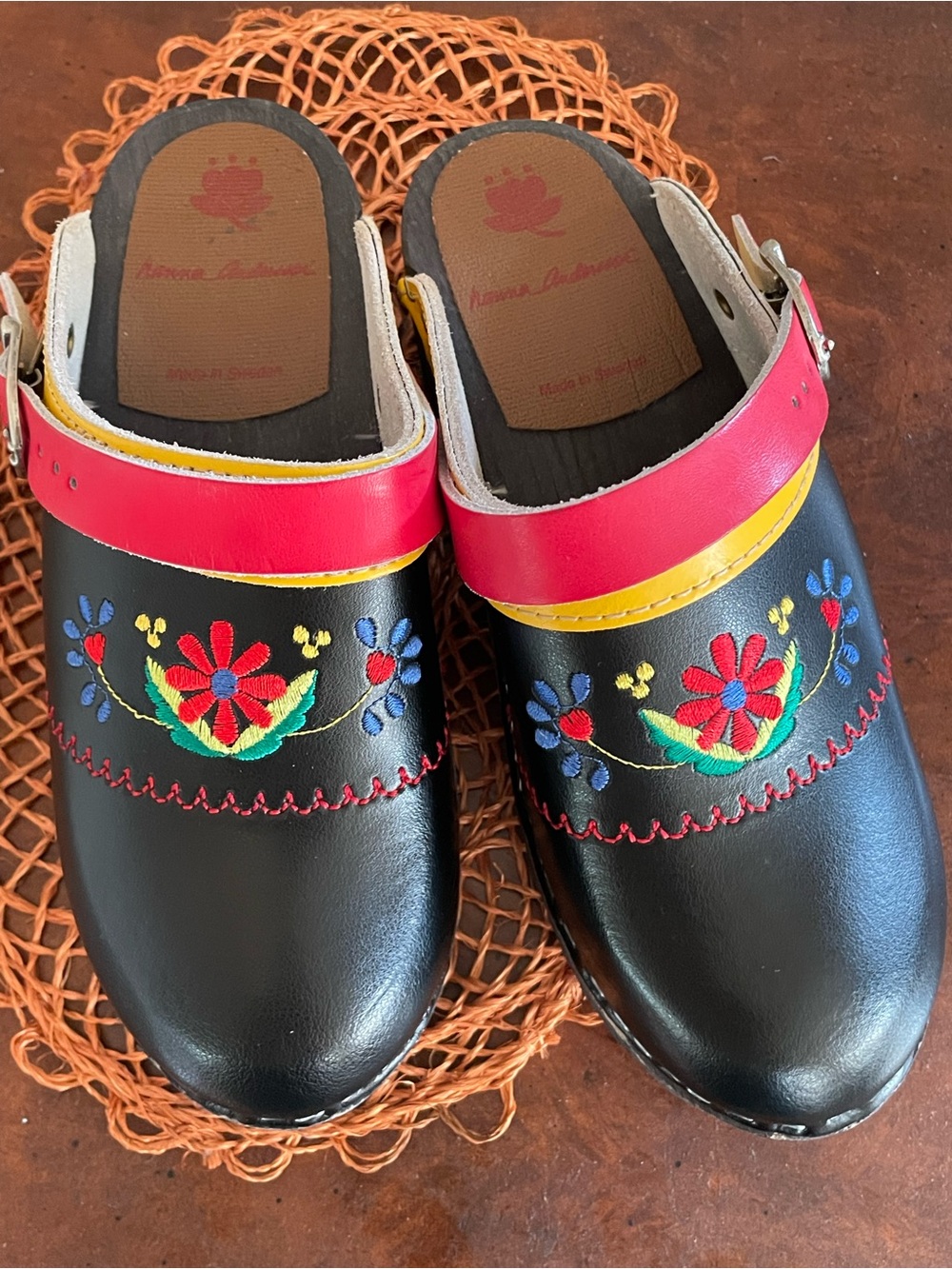 Vtg Hanna Andersson Girl’s Black Leather Floral Embroidered Swedish Clogs Sz 1.5